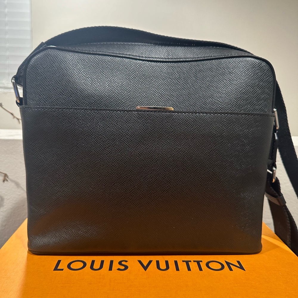 COPY - BRAND NEW Louis Vuitton Anton PM Shoulder Bag Taiga Black